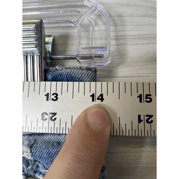 Abercrombie & Fitch Shorts Womens 25 0 High Rise 4" Mom Short Distressed Denim - Picture 4 of 13